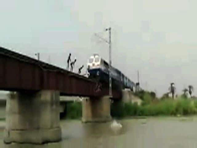 ghaziyabad Railway Stunt