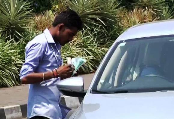 मुंबई विमानतळावरील एन्ट्री फी दहा दिवसात बंद करा : शिवसेना