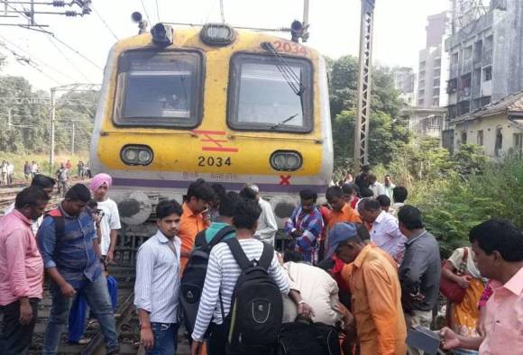 crack on railway track near Matunga Station Central Railway disrupted latest update