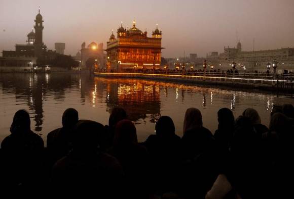 ਕਾਊਂਟਿੰਗ ਤੋਂ ਪਹਿਲਾਂ ਗੁਰੂ ਚਰਨਾਂ 'ਚ ਪਹੁੰਚੇ ਉਮੀਦਵਾਰ