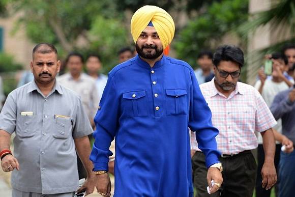 ਨਵਜੋਤ ਸਿੱਧੂ ਵੱਲੋਂ ਬਿਜਲੀ ਅਫਸਰਾਂ ਨੂੰ ਨੋਟਿਸ