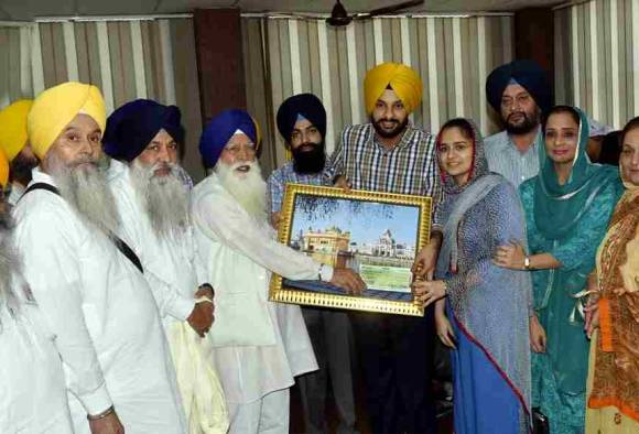 ਅਨਮੋਲਸ਼ੇਰ ਦਾ ਸ਼੍ਰੋਮਣੀ ਕਮੇਟੀ ਵੱਲੋਂ ਸਨਮਾਨ