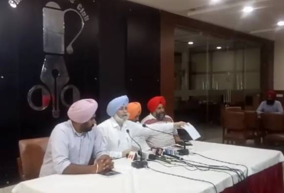 'ਆਪ' ਨੇ ਅਨਾਜ ਘੁਟਾਲੇ ਤੋਂ ਚੁੱਕਿਆ ਪਰਦਾ, ਹਰ ਬੋਰੀ 'ਚੋਂ 3 ਕਿਲੋ ਦਾ ਰਗੜਾ