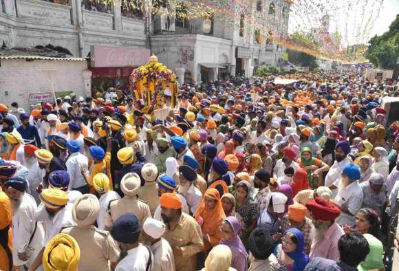 ਗੁਰੂ ਨਗਰੀ 'ਚ ਅਲੌਕਿਕ ਨਗਰ ਕੀਰਤਨ