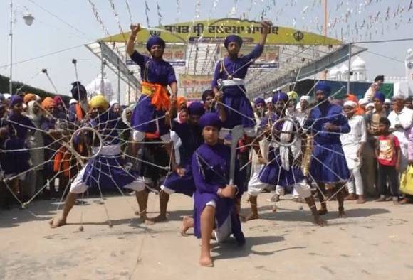 ਖ਼ਾਲਸਾ ਸਾਜਨਾ ਦਿਵਸ ਮੌਕੇ ਦਮਦਮਾ ਸਾਹਿਬ ਵਿਖੇ ਕੱਢਿਆ 'ਮੁਹੱਲਾ'