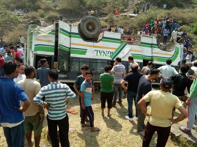 Bus-fell-into-gorge-in-sirmaur-1-compressed