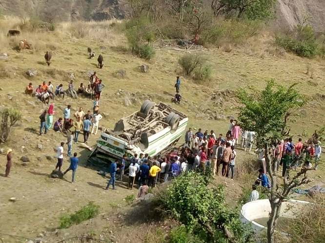 Bus-fell-into-gorge-in-sirmaur-3-compressed