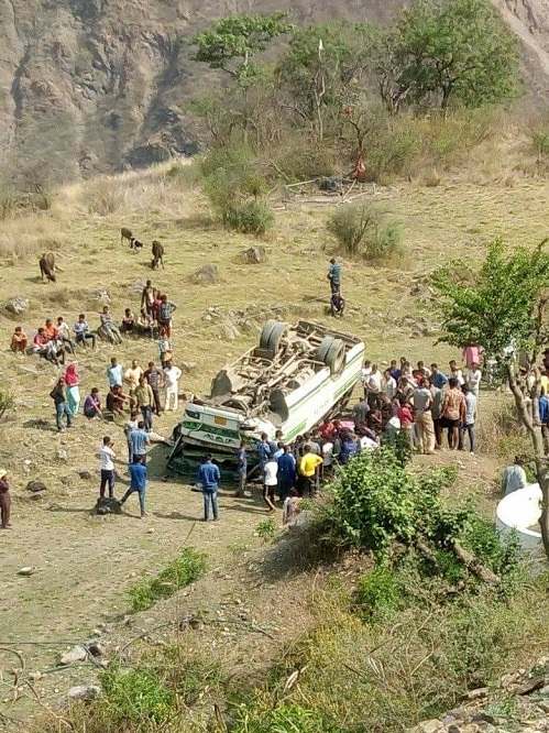 Bus-fell-into-gorge-in-sirmaur-4-compressed