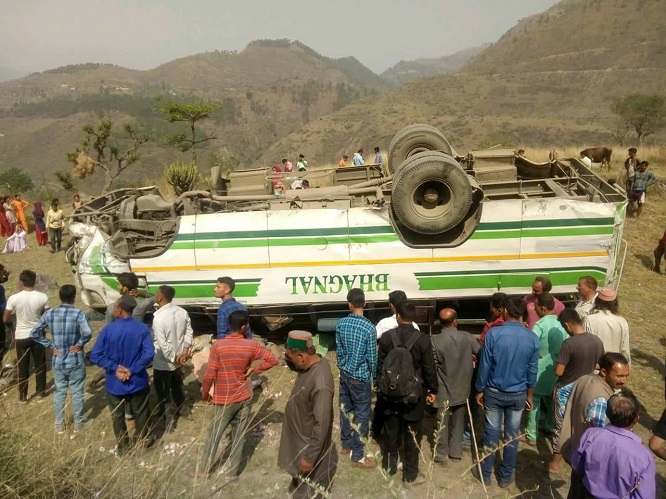 Bus-fell-into-gorge-in-sirmaur-6-compressed