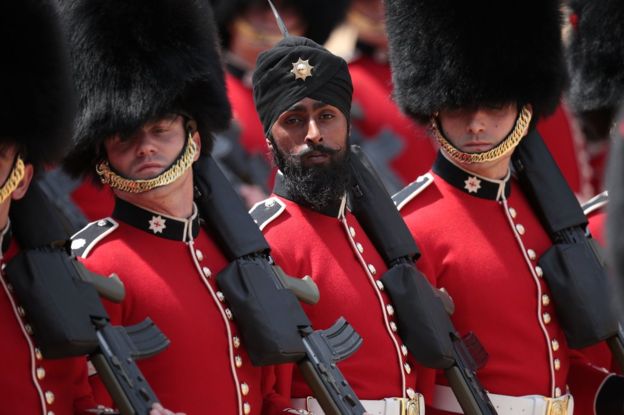 British-Guardsman-Charanpreet-Singh-Lall-joined-with-turban-3