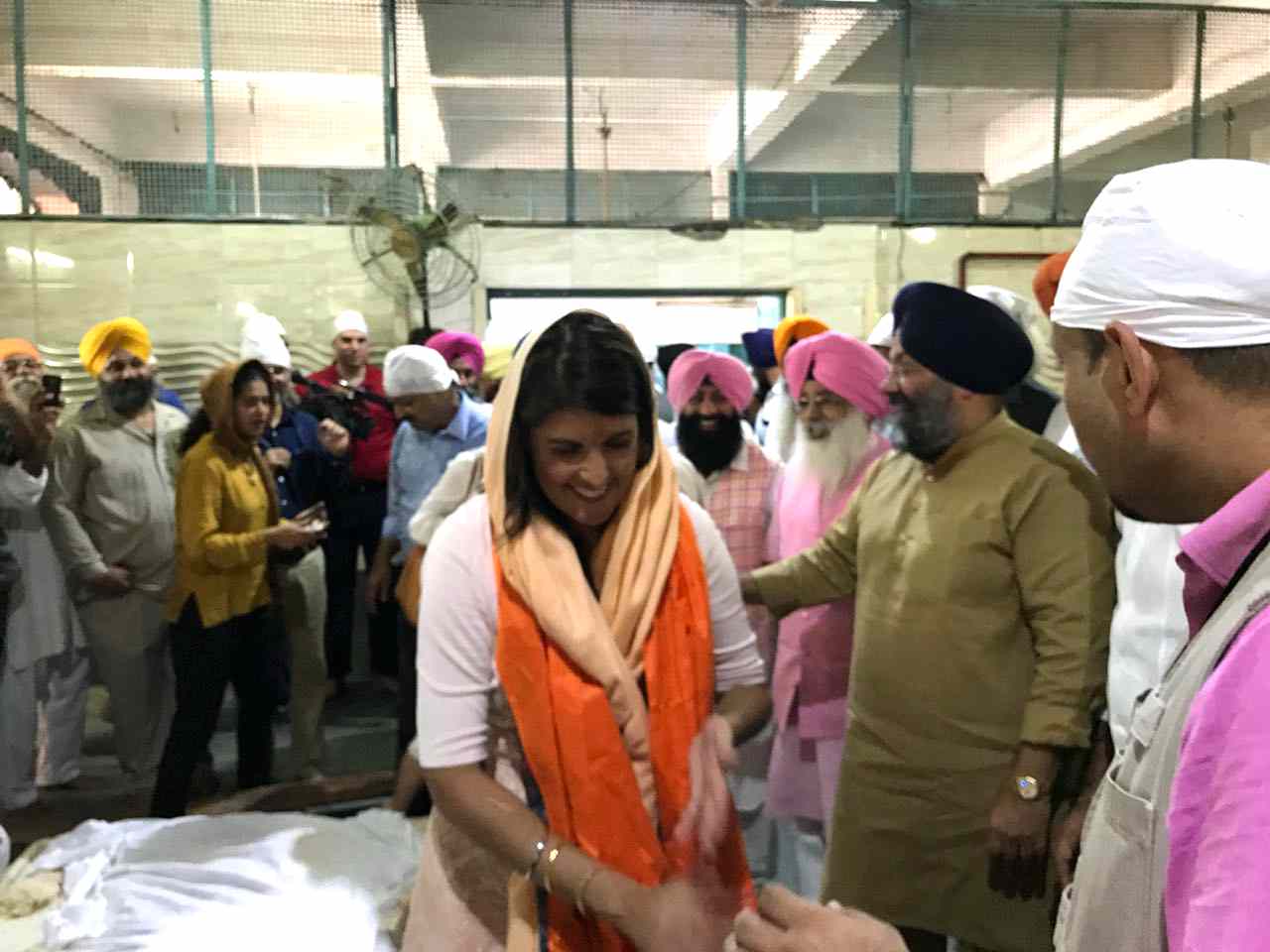 5-Nikki-Heley-at-Delhi-Gurdwaras