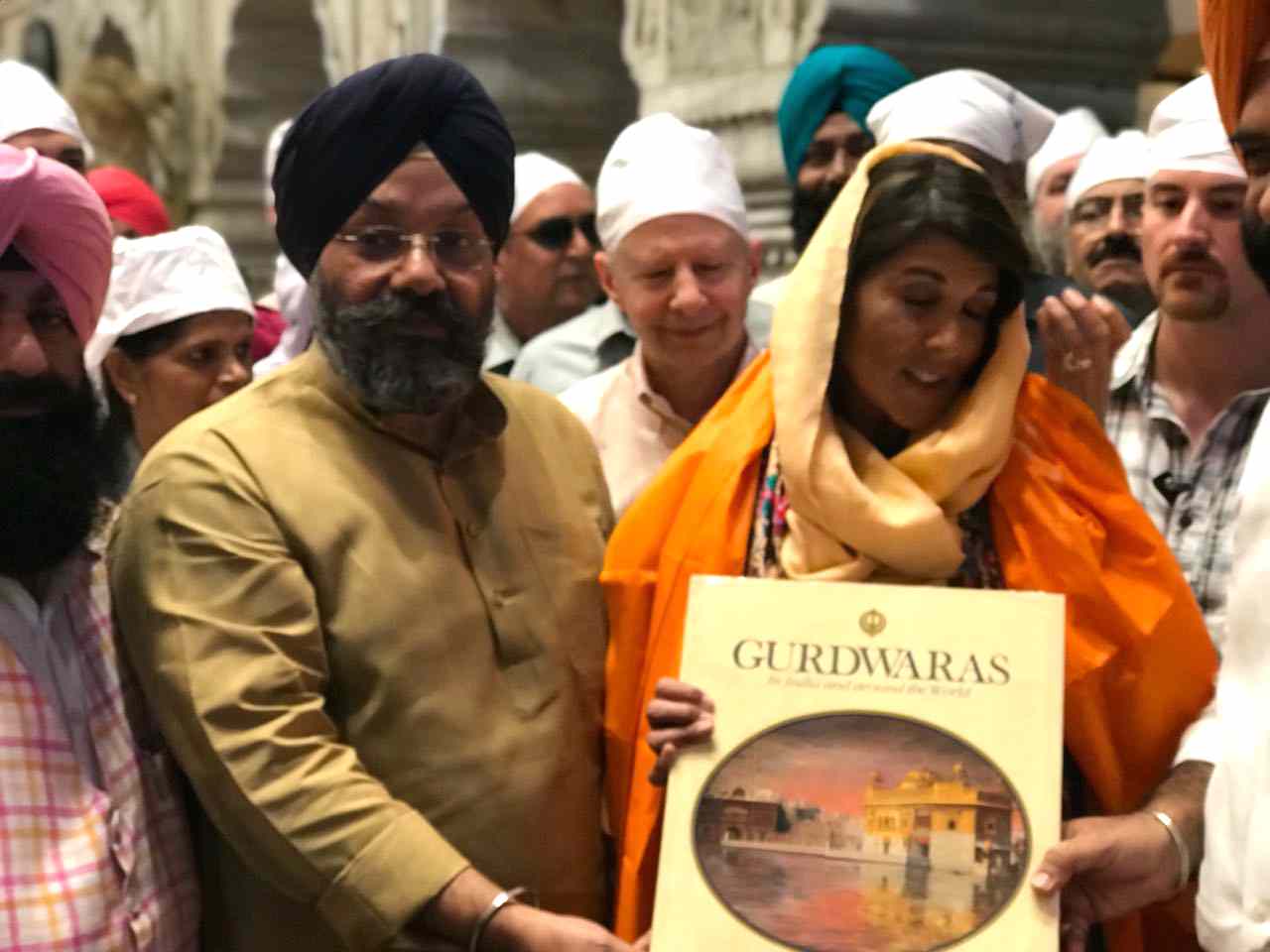 6-Nikki-Heley-at-Delhi-Gurdwaras