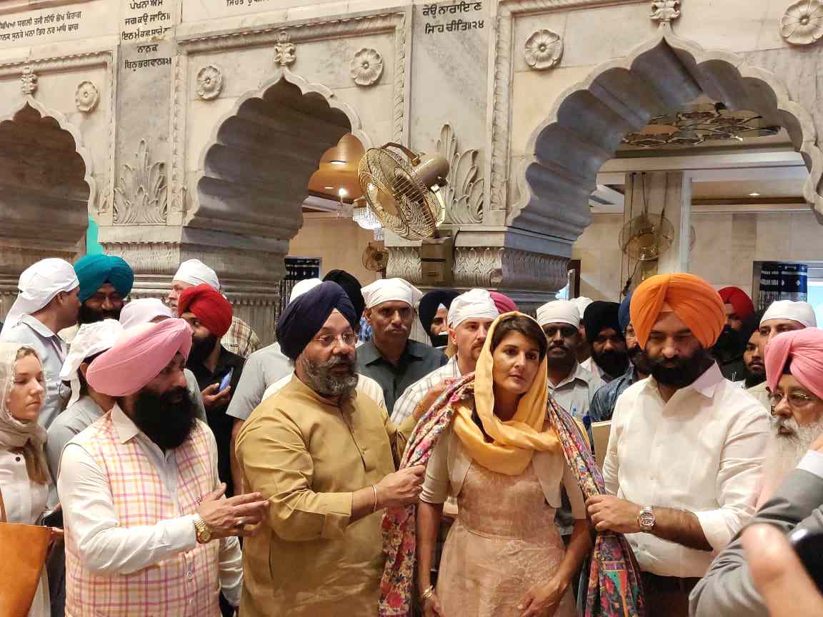 7-Nikki-Heley-at-Delhi-Gurdwaras