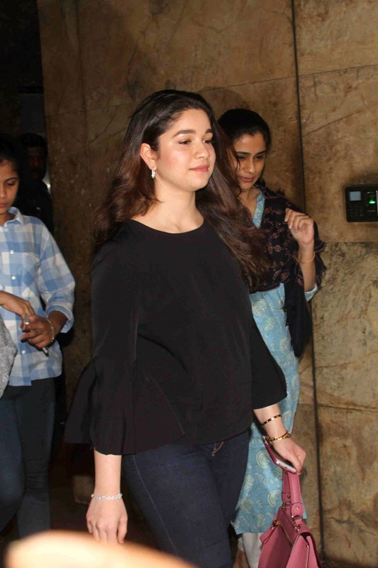 IN PICS: Sachin Tendulkar\'s teenage daughter Sara looks like a DOLL at