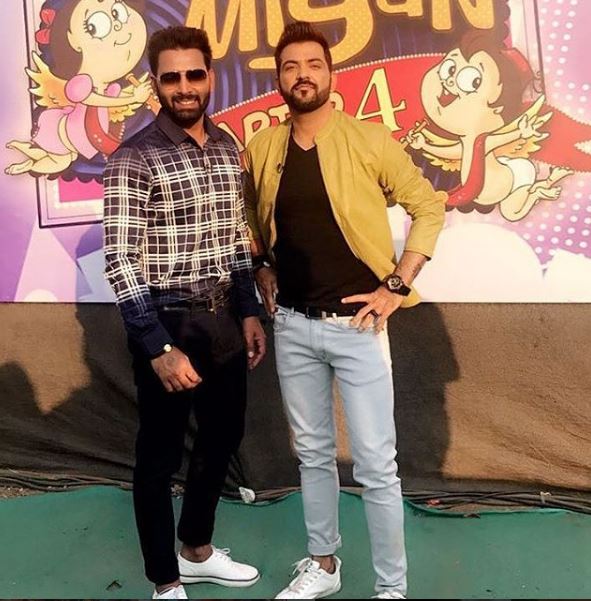 Manu-Manveer on set of 'Chote Miyan'