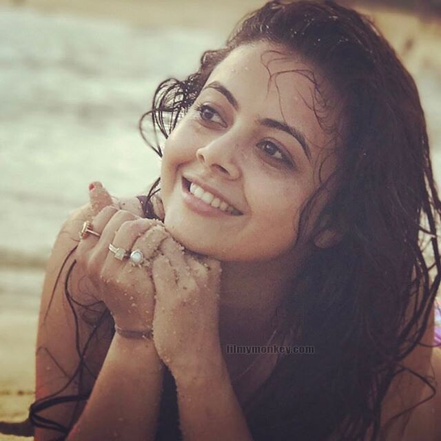 And then the stunning actress decided to chill at the beach of Sentosa Island basking in the sun. She wrote, "By the Beach Near the Sea.......????❤️????"