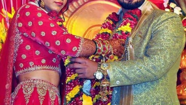 Wrestler Sakshi Malik Marries Fiancée Satyawart Kadian 