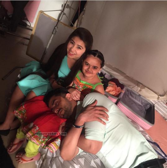 'Ruhi' aka Ruhaanika has been everyone's favorite on the sets. Seen here with Aditi while her on-screen chachu 'Romi' aka Aly Goni catches a nap in her lap.