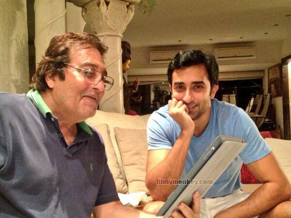 Vinod Khanna 4 years ago, posing with son Rahul Khanna who was giving him tips to use twitter