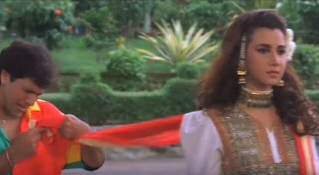 Ritu Shivpuri with Govinda in the song 'Laal Dupatte Wali' from Aankhen'
