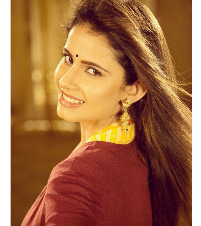 Shivani Tomar to star opposite Barun Sobti in Star Plus show 'Iss Pyaar Ko Kya Naam Doon 3'