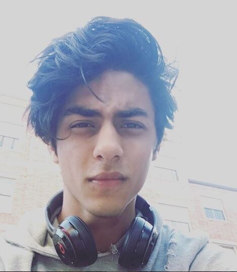 RARE PICS of SRK\'s son Aryan Khan laughing hard going VIRAL! Fans