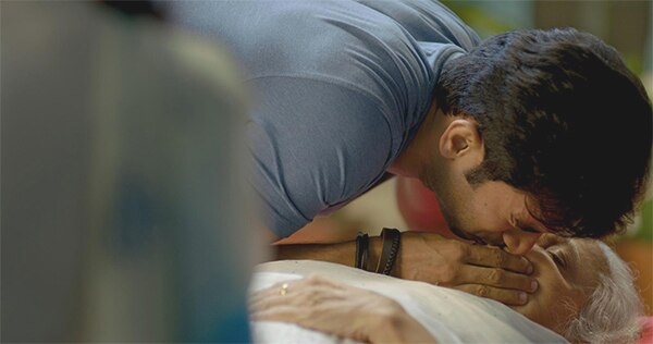 Rakummar Rao accidentally kisses his co-actress 80 yr old Kamlesh Gill during CPR sceen shoot of 'Behen Hogi Teri'