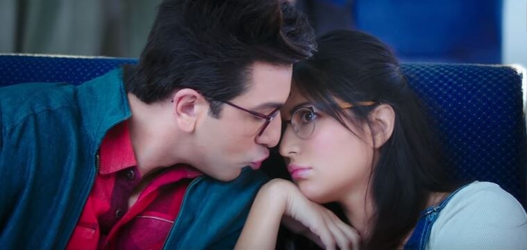 A still from the song 'Ullu Ka Pattha'
