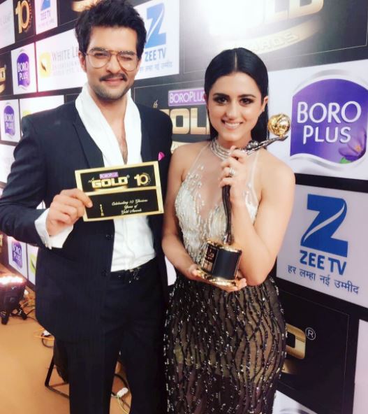 Ridhi Dogra with her best actress(negative) trophy