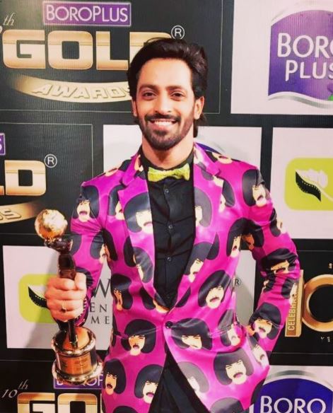 Vikas Mantakla with his award for best negative actor