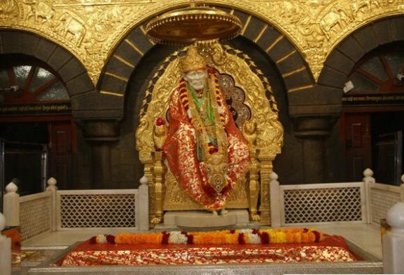સાઇ બાબાના એક ભક્તે બે ડાયમંડ નેકલેસનું કર્યું ગુપ્તદાન, કિંમત જાણીને આંખે રહી જશે પહોળી