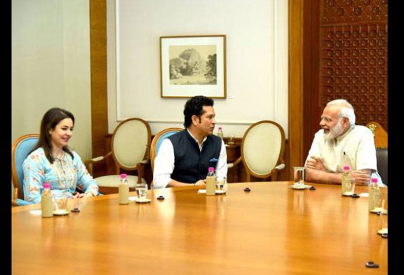 PM મોદીને મળ્યા સચિન તેંડુલકર, પોતાની ફિલ્મ અંગે આપી જાણકારી