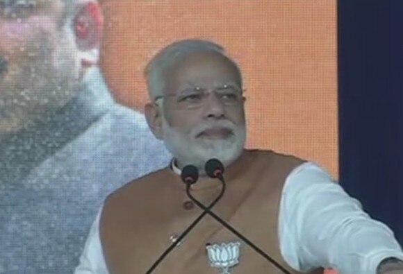 સુરત: PM મોદીએ રાહુલનું નામ લીધા વગર કર્યો કટાક્ષ, ‘અમે ભલભલાને મંદિર જતા કર્યા’