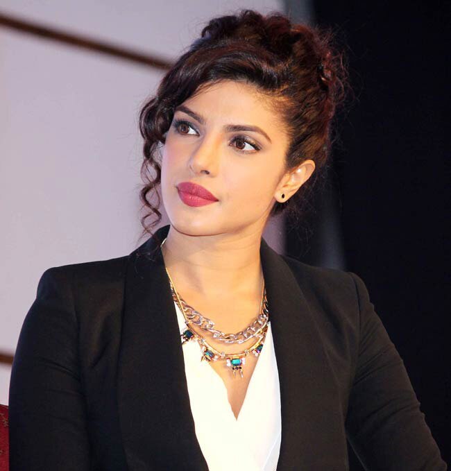 http://static.abplive.in/wp-content/uploads/2015/11/29165927/priyanka-chopra-story_650_112814042851.jpg