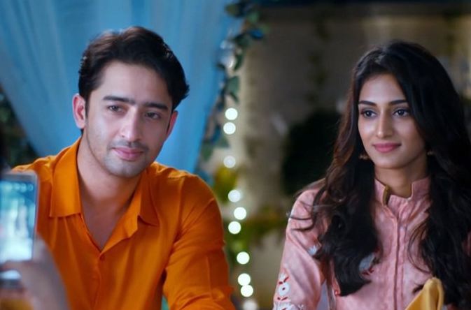 Kuch Rang Pyar Ke Aise Bhi: Sonakshi asks Dev to MARRY her!