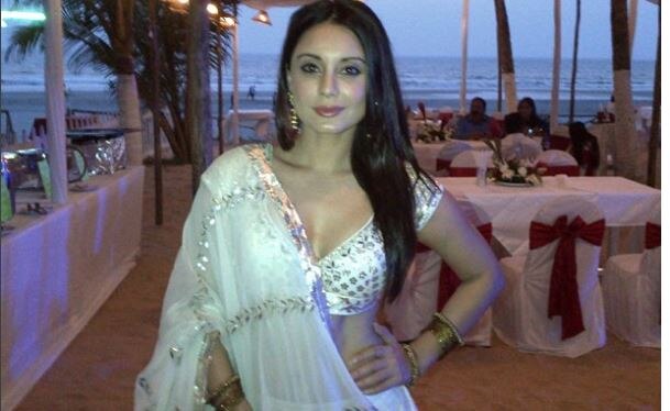 BOLLYWOOD actress Minissha Lamba all set for her SMALL-SCREEN DEBUT !