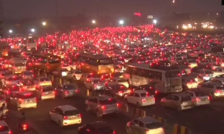 PICS: Thousands of Vehicles Stuck In Huge 6 KM Long Traffic Jam In ...