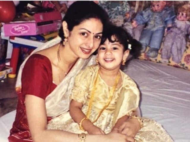 Mothers Day 2019 Janhvi Kapoor shares THROWBACK picture