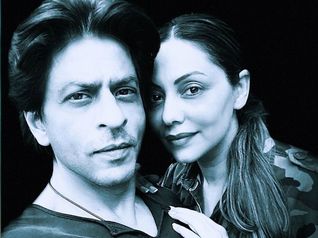Image result for latest images of shahrukh khan writes a message for gauri khan on their 28th wedding anniversary