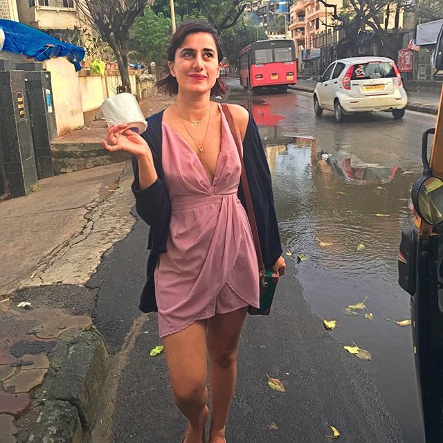 इंस्टा सनसनी हैं कटरीना की हमशक्ल सलोनी चोपड़ा See the latest pictures of Saloni Chopra