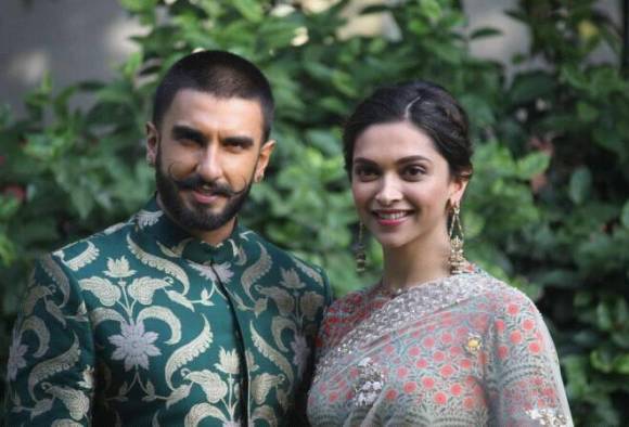 वायरल: रणवीर और दीपिका की इस तस्वीर ने इंटरनेट पर मचा दी है This Deepika Padukone, Ranveer Singh Kiss Is Making The Internet So, So Happy