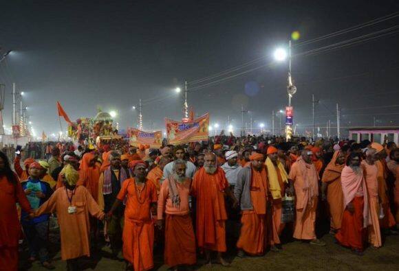 मौनी अमावस्या: कुंभ में भारी भीड़, दो करोड़ से अधिक लोगों ने गंगा में लगाई डुबकी