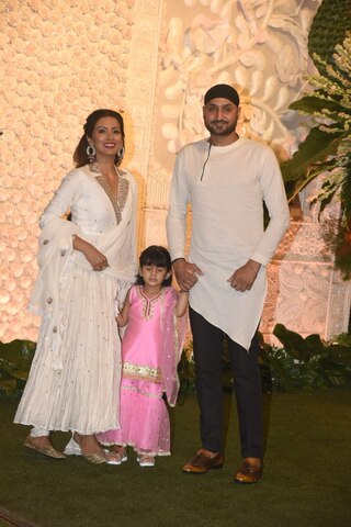 मुकेश अंबानी के घर पधारे गणपित बप्पा, पूजा में शरीक होने पहुंचे दिग्गज सितारे, देखें तस्वीरें मुकेश अंबानी के घर पधारे गणपित बप्पा, पूजा में शरीक होने पहुंचे दिग्गज सितारे, देखें तस्वीरें