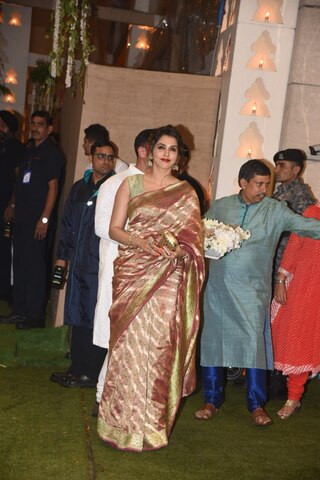 मुकेश अंबानी के घर पधारे गणपित बप्पा, पूजा में शरीक होने पहुंचे दिग्गज सितारे, देखें तस्वीरें मुकेश अंबानी के घर पधारे गणपित बप्पा, पूजा में शरीक होने पहुंचे दिग्गज सितारे, देखें तस्वीरें