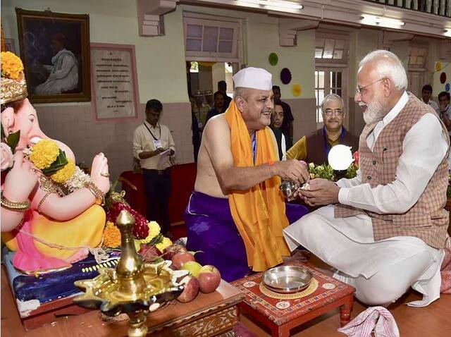 PM Modi on Maharashtra, visited Ganapati at LSS pandal