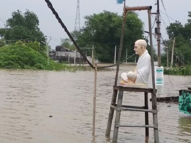 Madhya Pradesh: People of flood-affected villages rescue Mahatma Gandhis statue