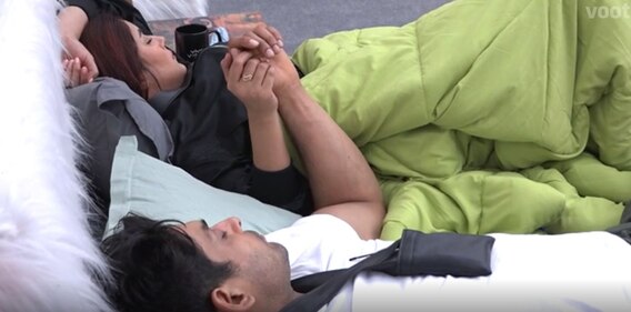 Image result for siddharth shukla and shehnaz holding hands