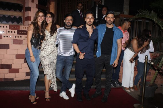 War Success Party: 'वॉर' की टीम ने किया सेलिब्रेशन, टाइगर श्रॉफ से साथ पहुंची दिशा पाटनी ने की खूब मस्ती