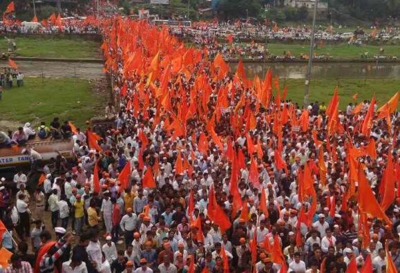 पुण्यात मराठा समाजाचा विराट मोर्चा, राजकीय नेत्यांची उपस्थिती