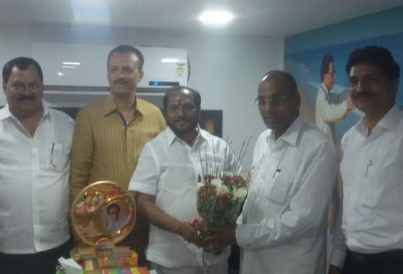 मराठा मोर्चापूर्वी कोकणातील दोन शिवसेना नेत्यांची दिलजमाई